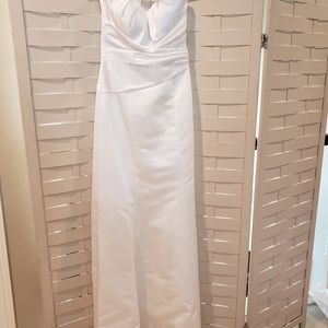 Belsoi White wedding dress Sz. 4.  Elegant detailed bodice. flirty bottom skirt.